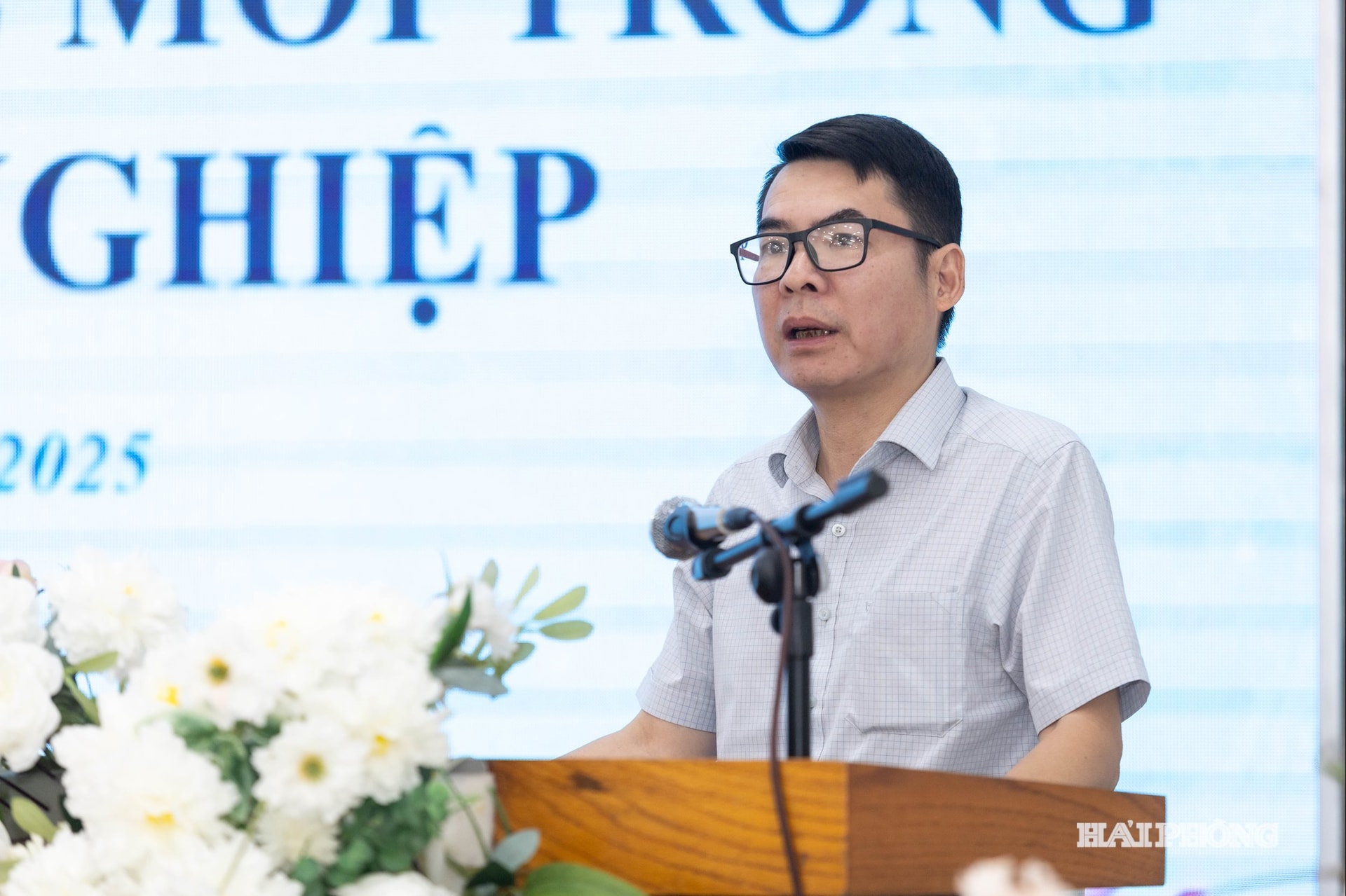 Phó Giám đốc Sở Khoa học và Công nghệ Lê Văn Kiên phát biểu khai mạc hội nghị.