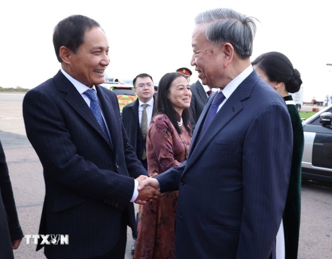 ttxvn-tong-bi-thu-ket-thuc-chuyen-tham-lien-hiep-vuong-quoc-anh-3.jpg
