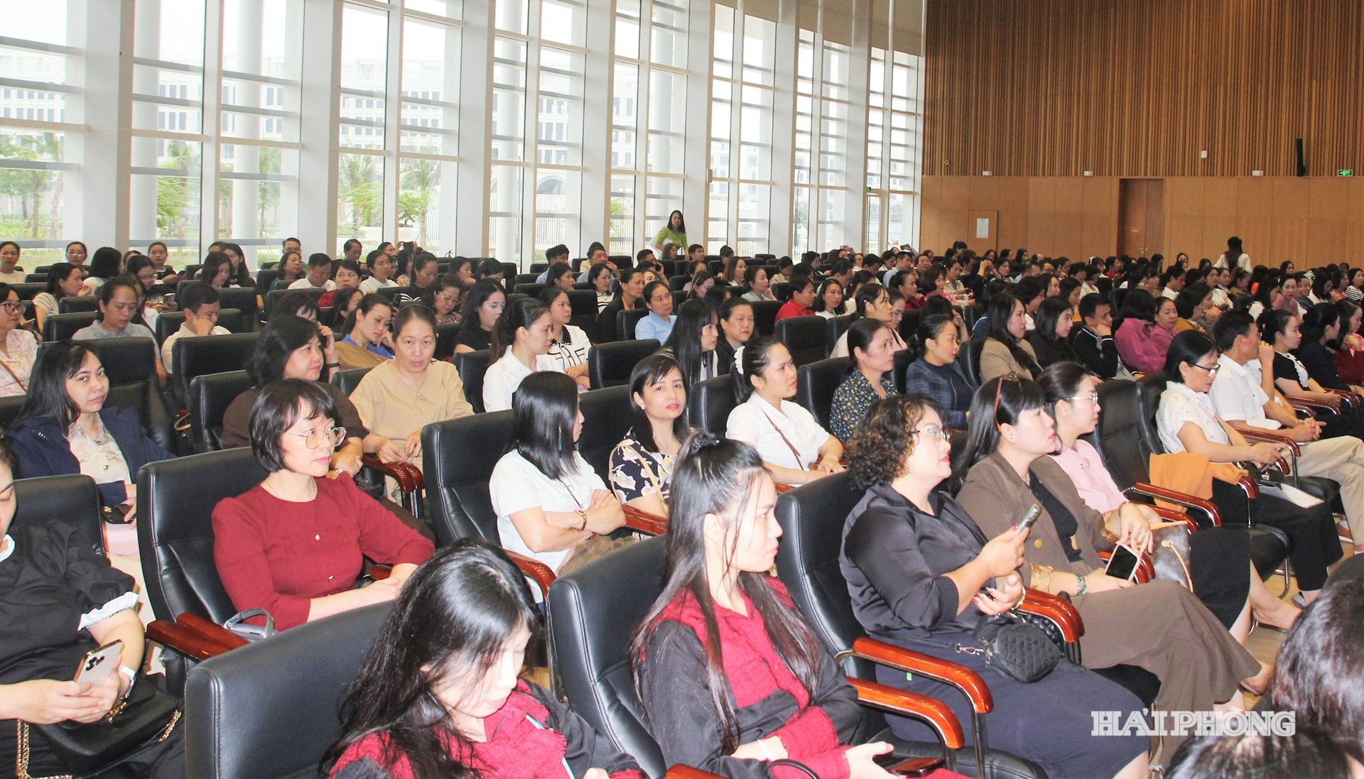Các đại biểu dự hội nghị