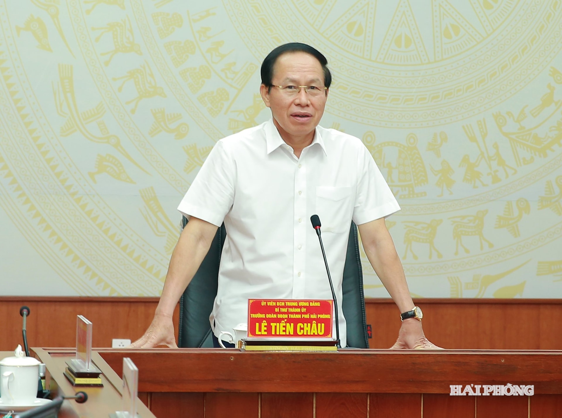 Đồng chí Lê Tiến Châu, Uỷ viên Trung ương Đảng, Bí thư Thành uỷ, Trưởng đoàn đại biểu Quốc hội Hải Phòng phát biểu kết luận hội nghị.