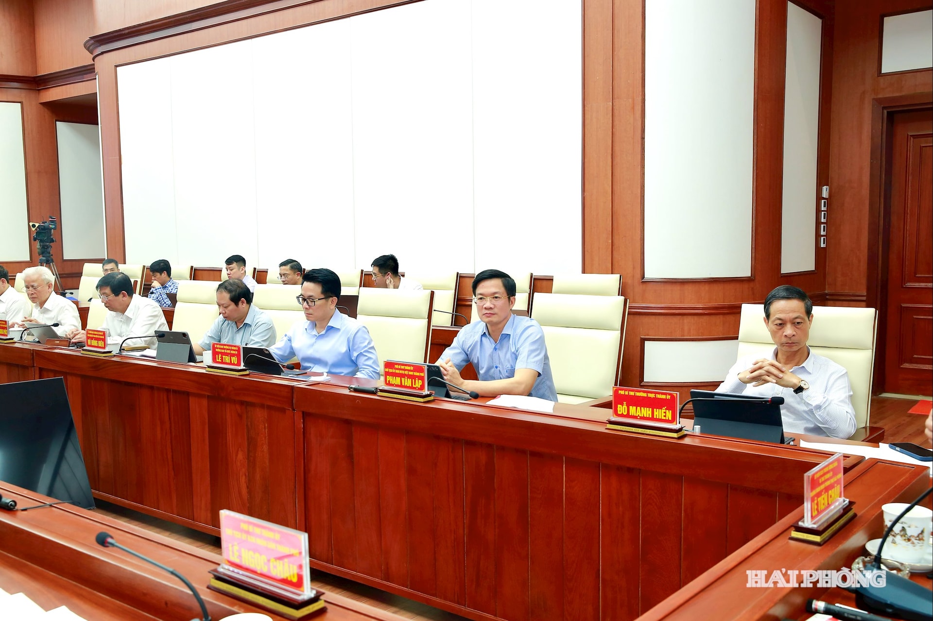 Các đại biểu dự hội nghị.