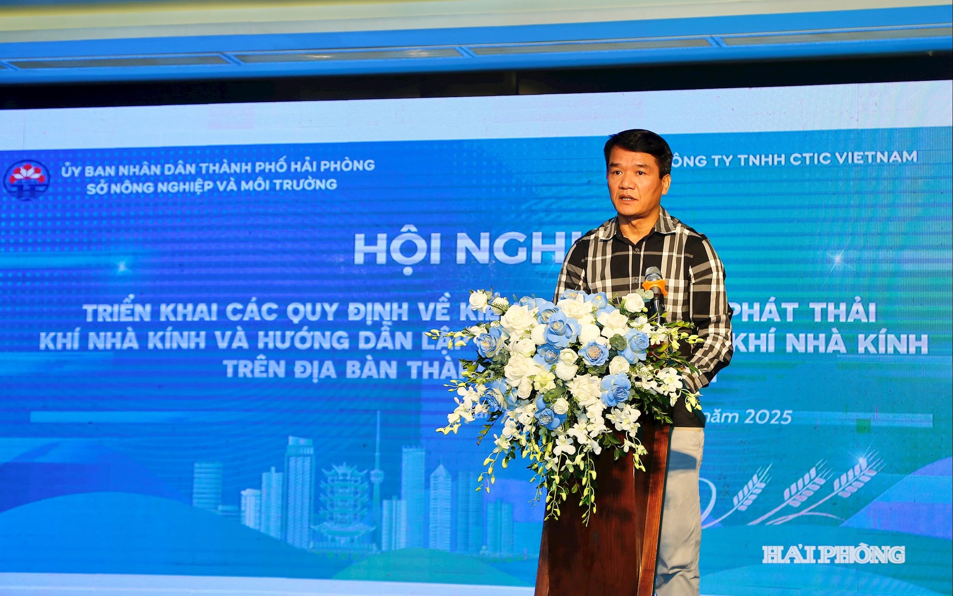 Lãnh đạo Sở Nông nghiệp và Môi trường phát biểu khai mạc hội nghị.