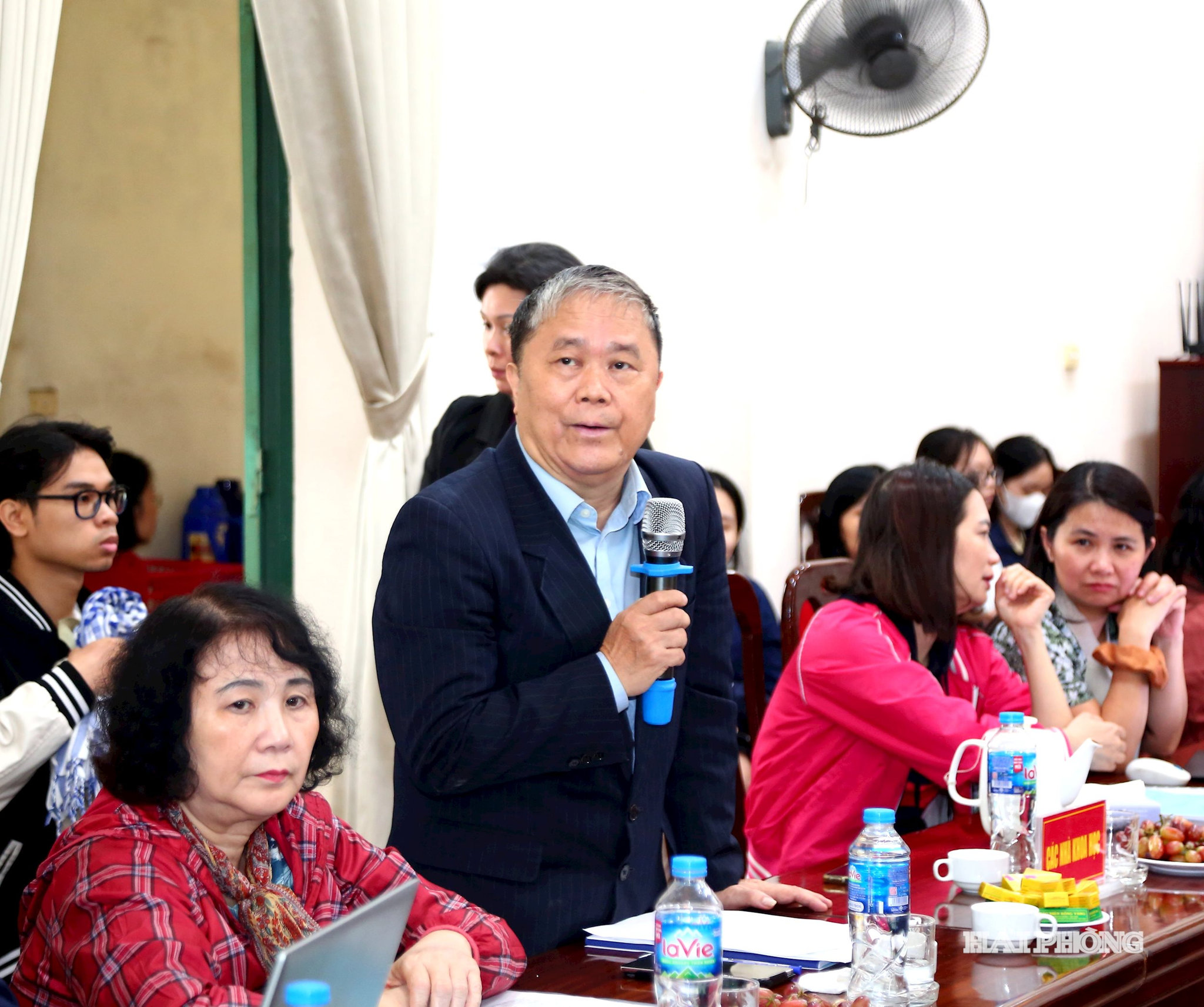PGS, TS Vũ Thanh Viện Văn học tham luận. Ảnh Đỗ Hiền