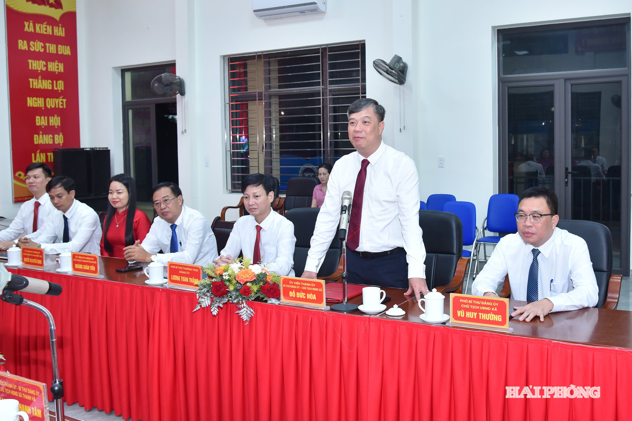 Lãnh đạo xã Kiến Hải phát biểu tại hội nghị.