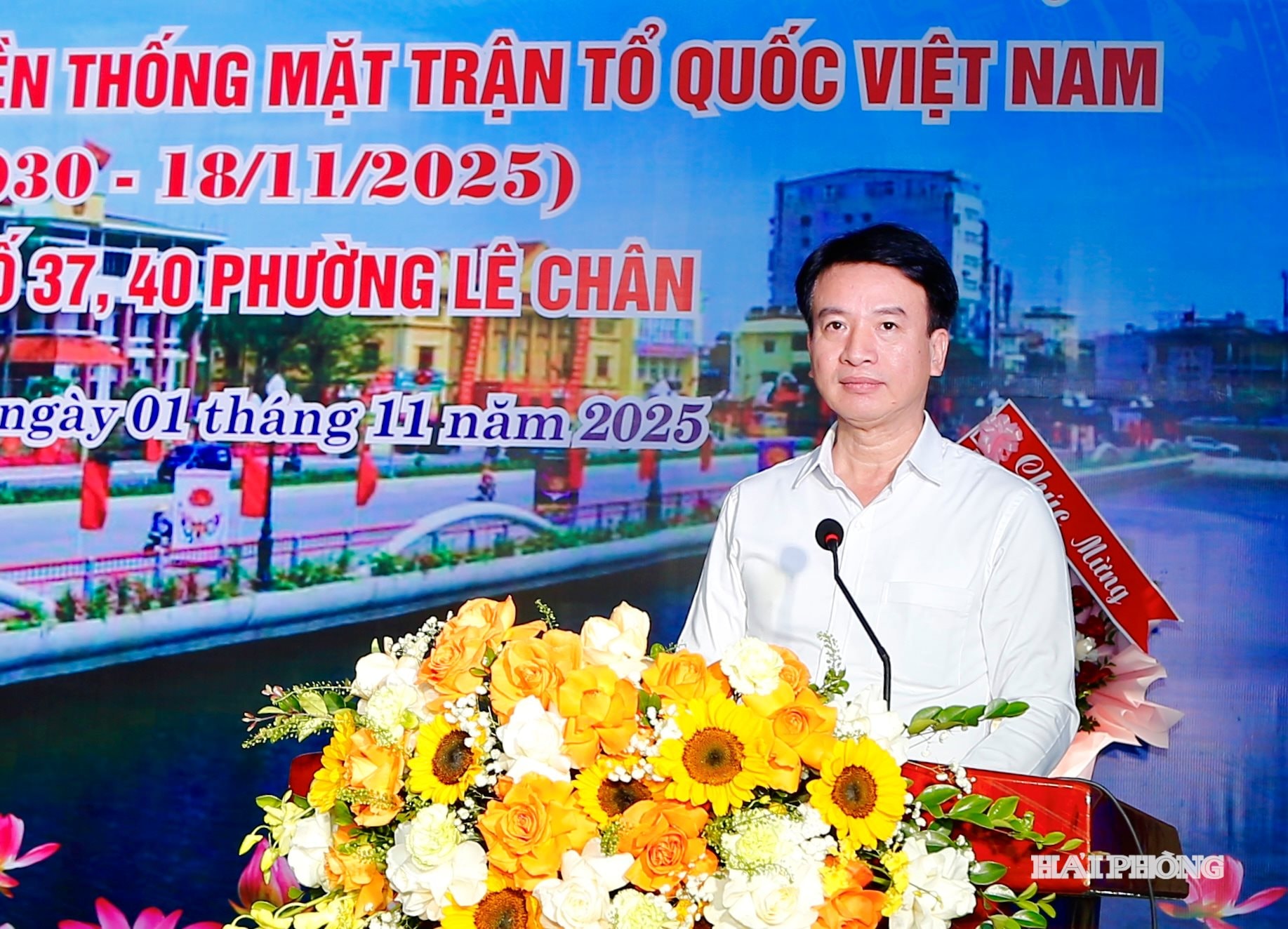 Đồng chí Nguyễn Đức Tuấn, Phó chủ tịch Thường trực Uỷ ban Mặt trận Tổ Quốc Việt Nam thành phố phát biểu chỉ đạo tại ngày hội.