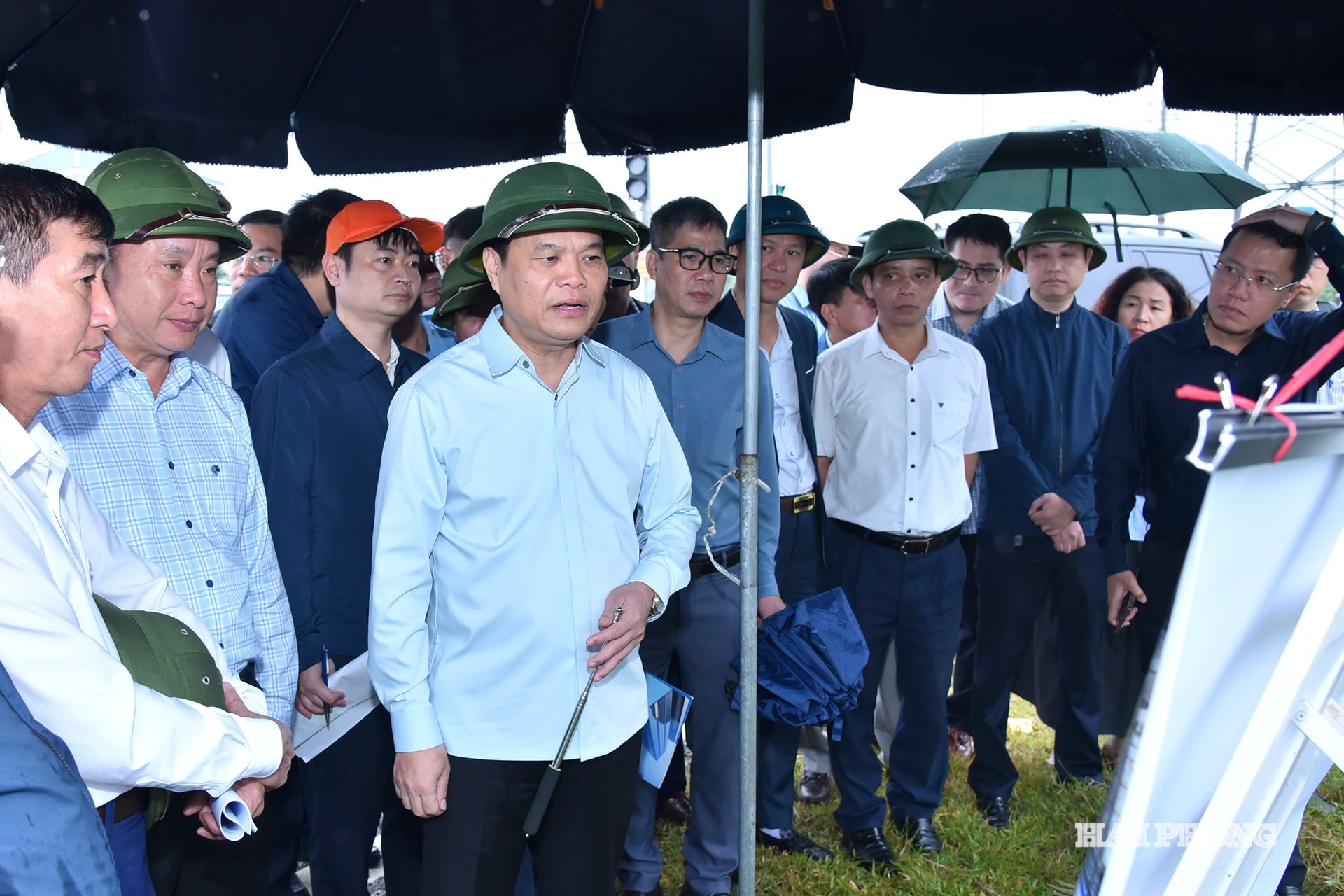 Đồng chí Lê Ngọc Châu, Phó bí thư Thành ủy, Chủ tịch UBND thành phố kiểm tra công tác chuẩn bị lễ khởi công ga Hải Dương Nam- Dự án đường sắt tốc độ cao Lao Cai- Hà Nội- Hải Phòng.