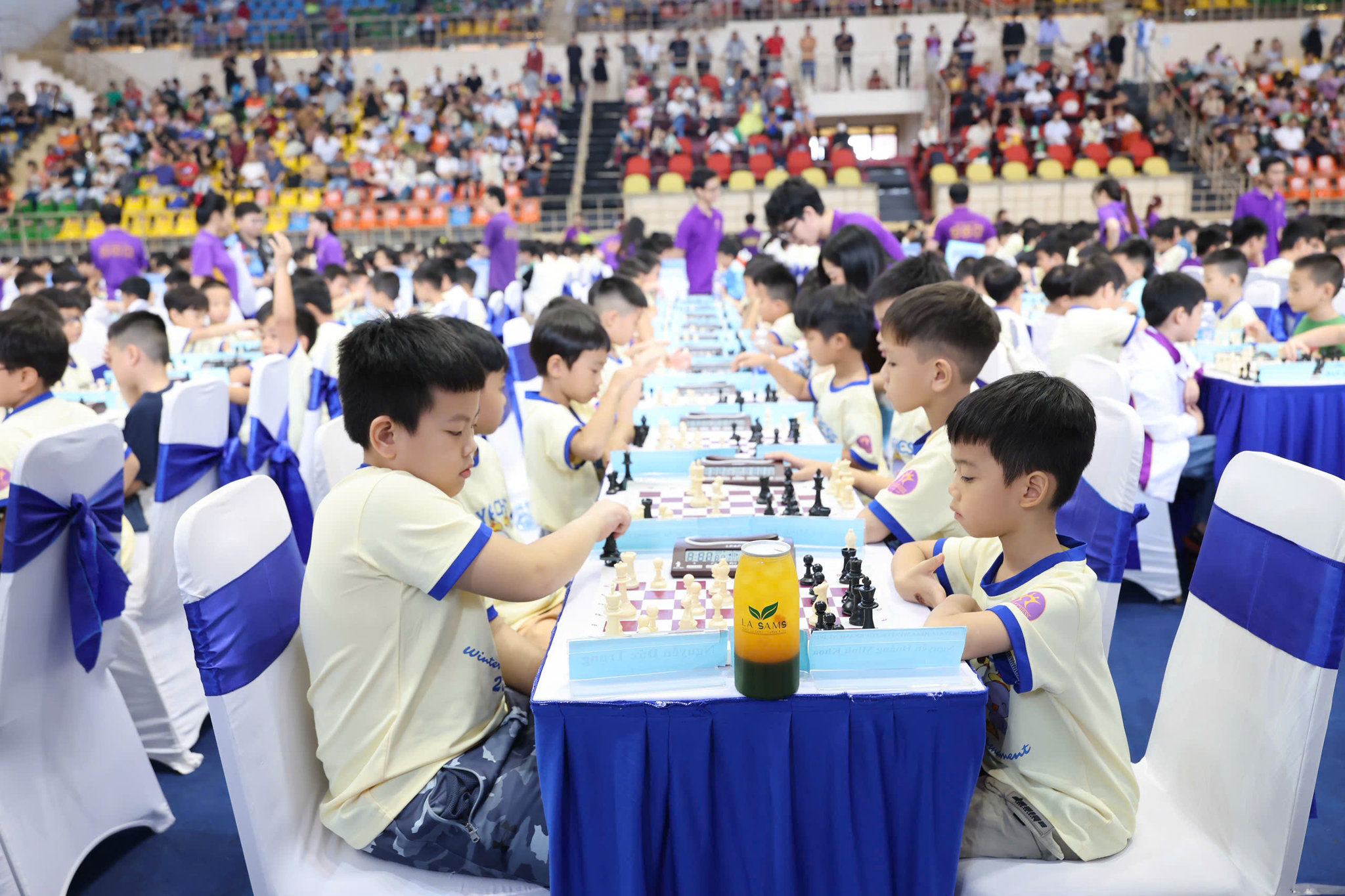Hàng ngàn kỳ thủ tranh tài ở giải cờ vua hàng đầu TP.HCM - Ảnh 2. Hàng ngàn kỳ thủ tranh tài ở giải cờ vua hàng đầu TP.HCM - Ảnh 2.