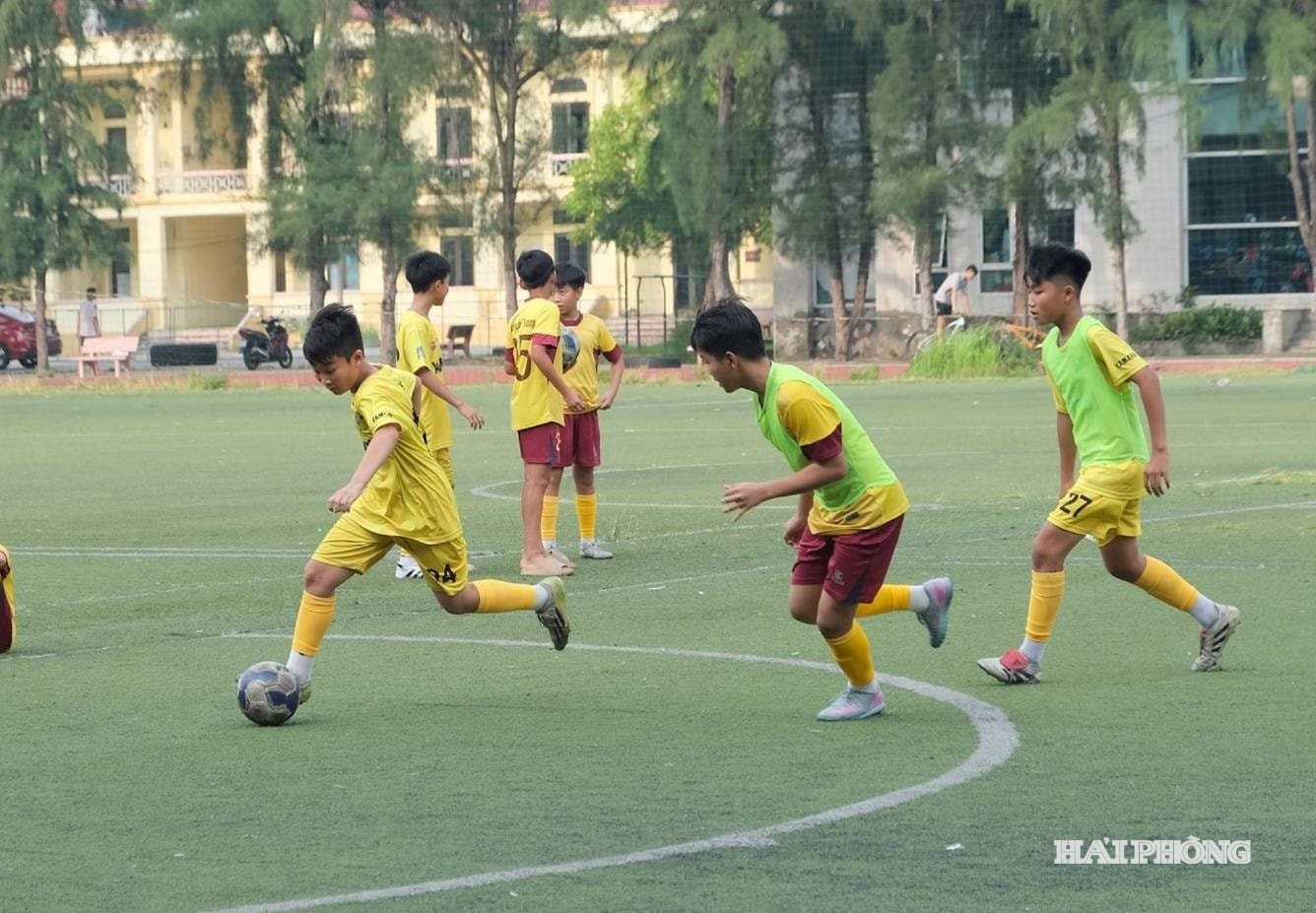 U13 HADUWACO Hải Dương đang hưởng tài trợ từ Công ty cổ phần Kinh doanh nước sạch Hải Dương.