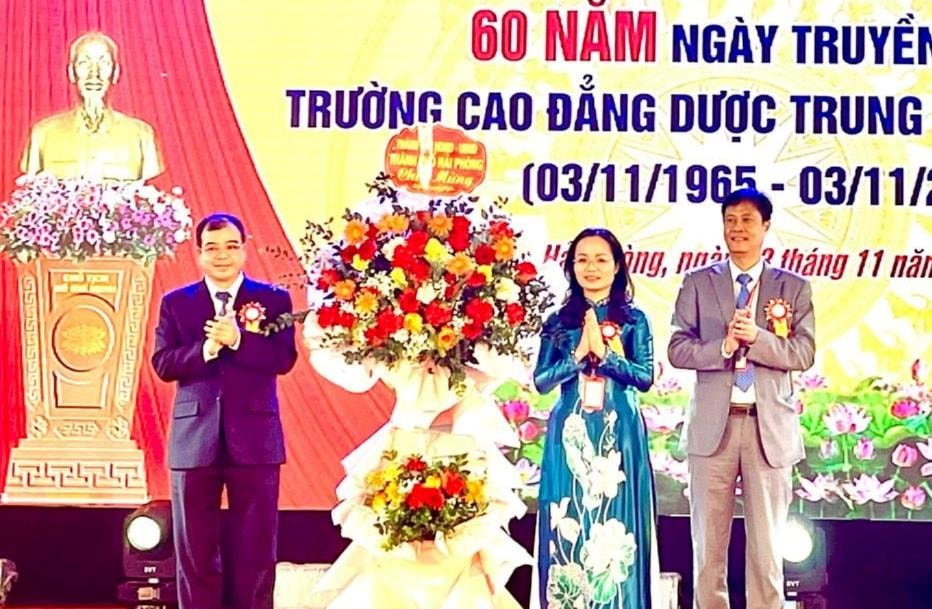 cao-dang-duoc(2).jpg