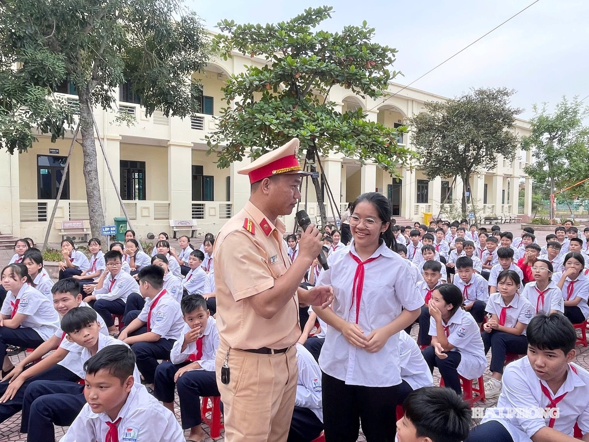 Tuyên truyền về sử dụng phương tiện tham gia giao thông tại Trường THCS Cao Nhân.