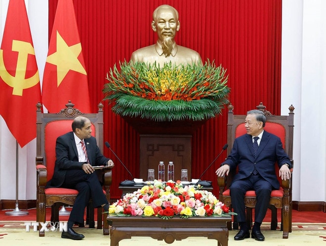 ttxvn-tong-bi-thu-to-lam-tiep-dai-su-singapore-5.jpg
