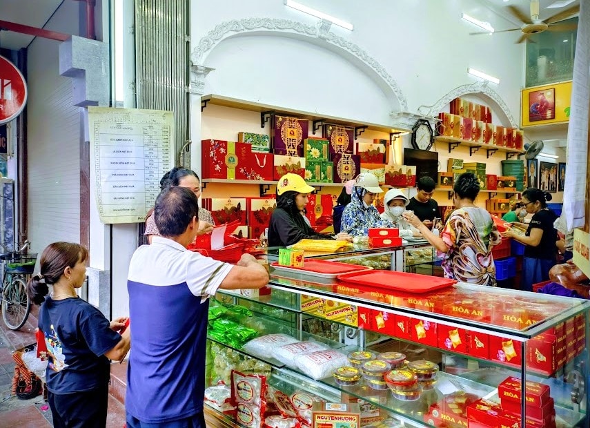 Кондитерская на улице Кау Дат (район Джиа Вьен). Фото: Тьен Лонг