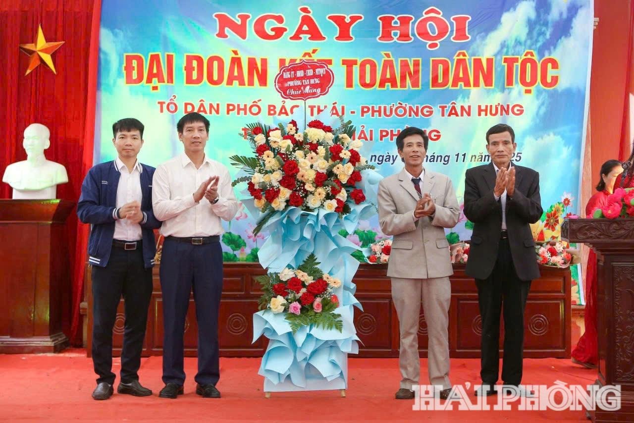 lanh-dao-phuong-tan-hung(1).jpg