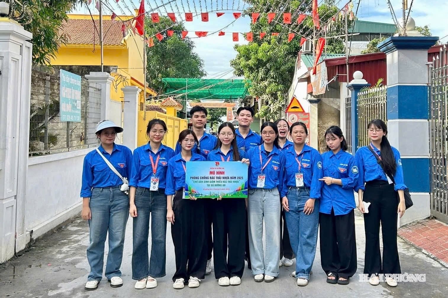Đoàn viên thanh niên triển khai mô hình “Chợ dân sinh giảm thiểu rác thải nhựa” tại xã Đường An. Mô hình với mong muốn cá nhân nâng cao ý thức, trách nhiệm trong việc hạn chế rác thải nhựa ngay từ những hành động nhỏ, thiết thực.