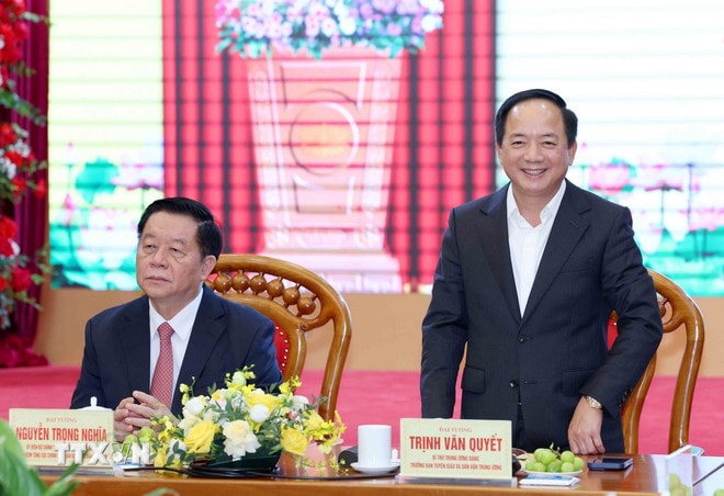 ttxvn-hoi-nghi-ban-giao-cong-tac-truong-ban-tuyen-giao-va-dan-van-trung-uong-2.jpg
