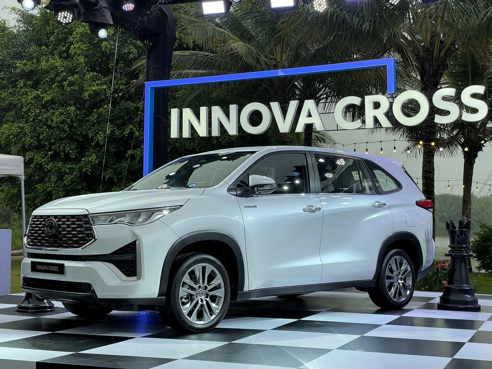 toyota innova cross hrv.webp
