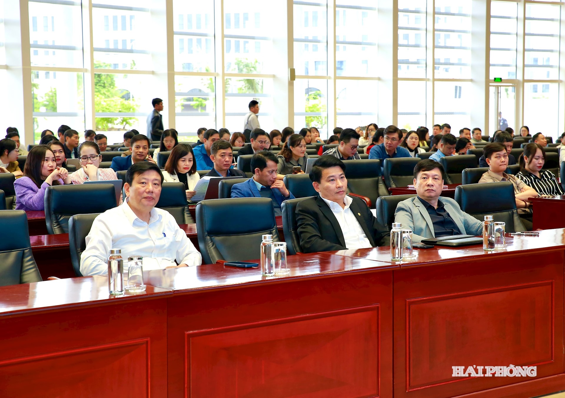 Đồng chí Nguyễn Quang Phúc, Uỷ viên Ban Thường vụ Thành uỷ, Trương Ban Tuyên giáo Thành uỷ cùng các đại biểu dự tập huấn.