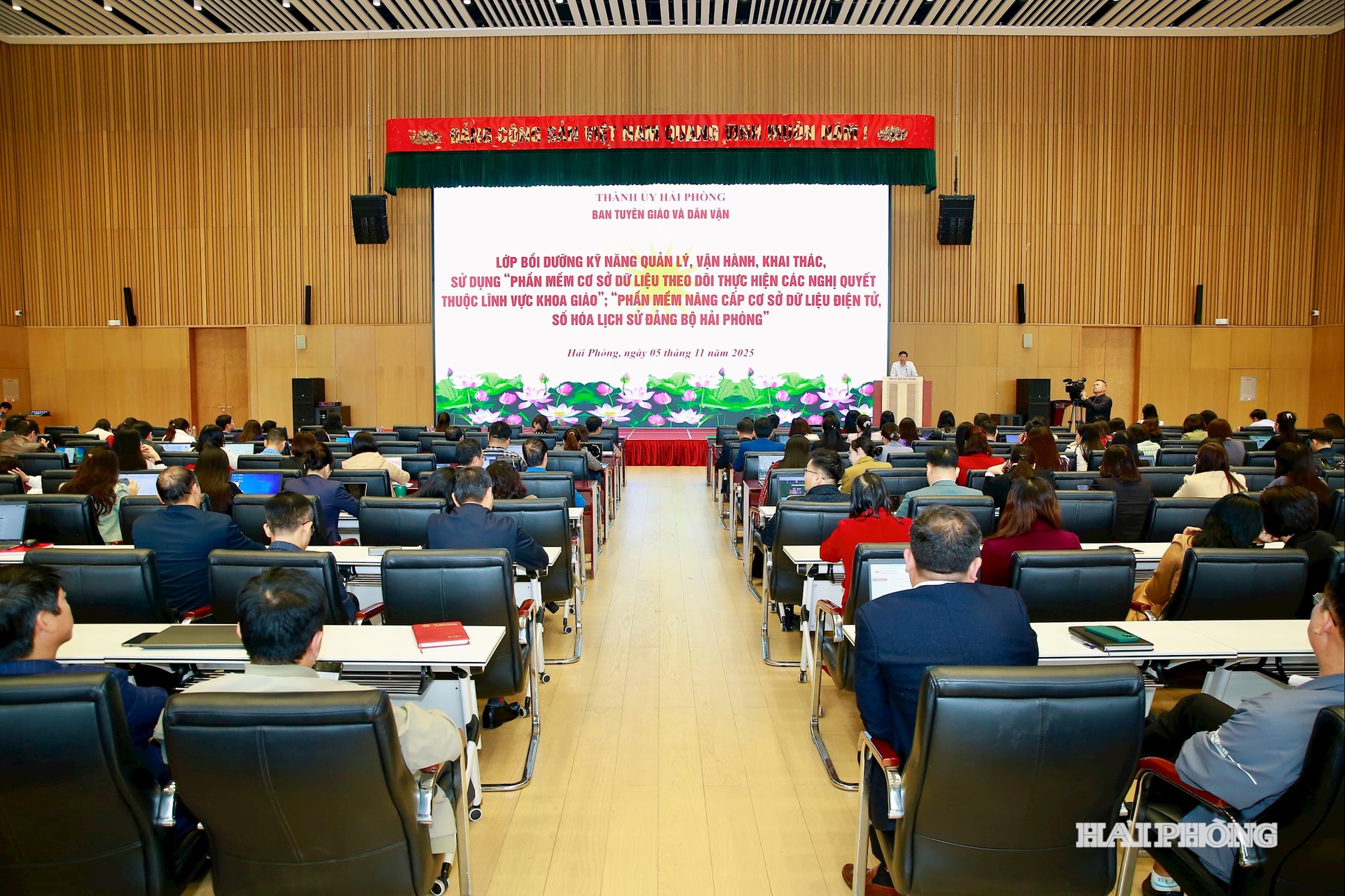 Đồng chí Nguyễn Quang Phúc, Uỷ viên Ban Thường vụ Thành uỷ, Trương Ban Tuyên giáo Thành uỷ phát biểu khai mạc tập huấn.