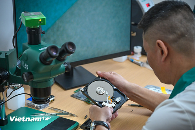 Các dịch vụ được vận hành trên nền tảng công nghệ chuyển giao trực tiếp từ DDS Japan. (Ảnh: Minh Sơn/Vietnam+) vnp-fsi-21.jpg