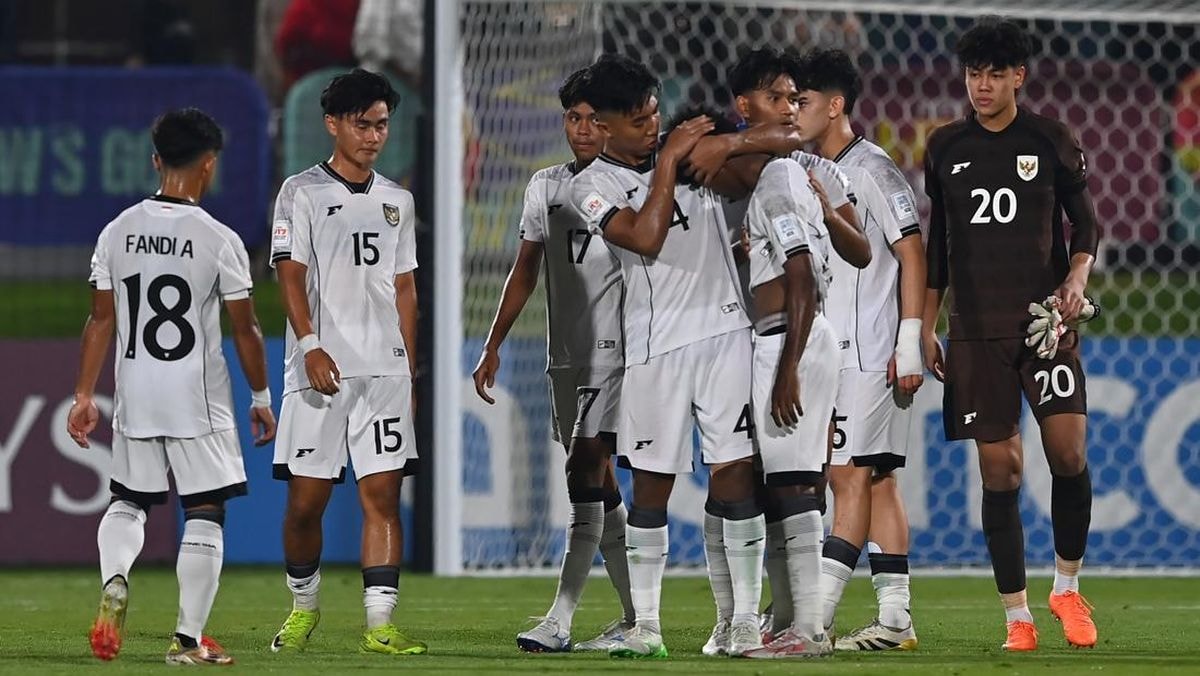 Tuyển trẻ Indonesia ngược ở World Cup, cầu thủ xứ vạn đảo lên tiếng xin lỗi - Ảnh 2.