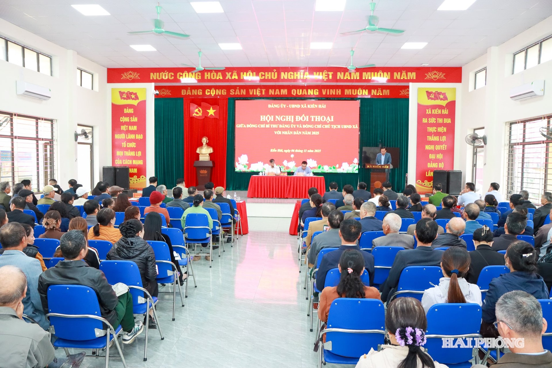 Quang cảnh hội nghị
