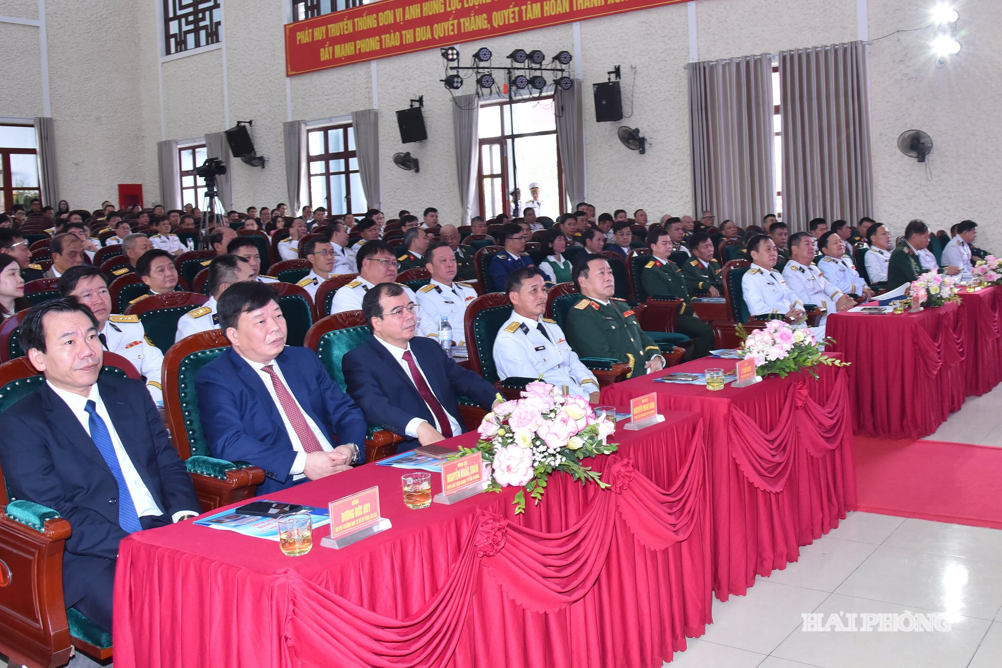 Các đại biểu dự lễ kỷ niệm.