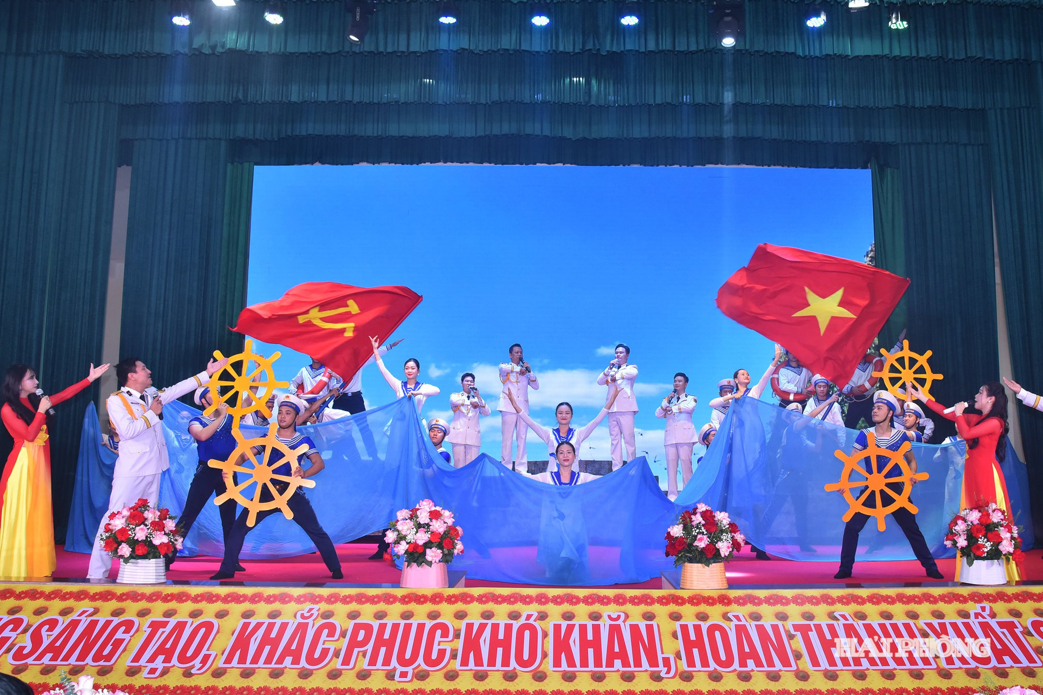 Chương trình văn nghệ tại lễ kỷ niệm.