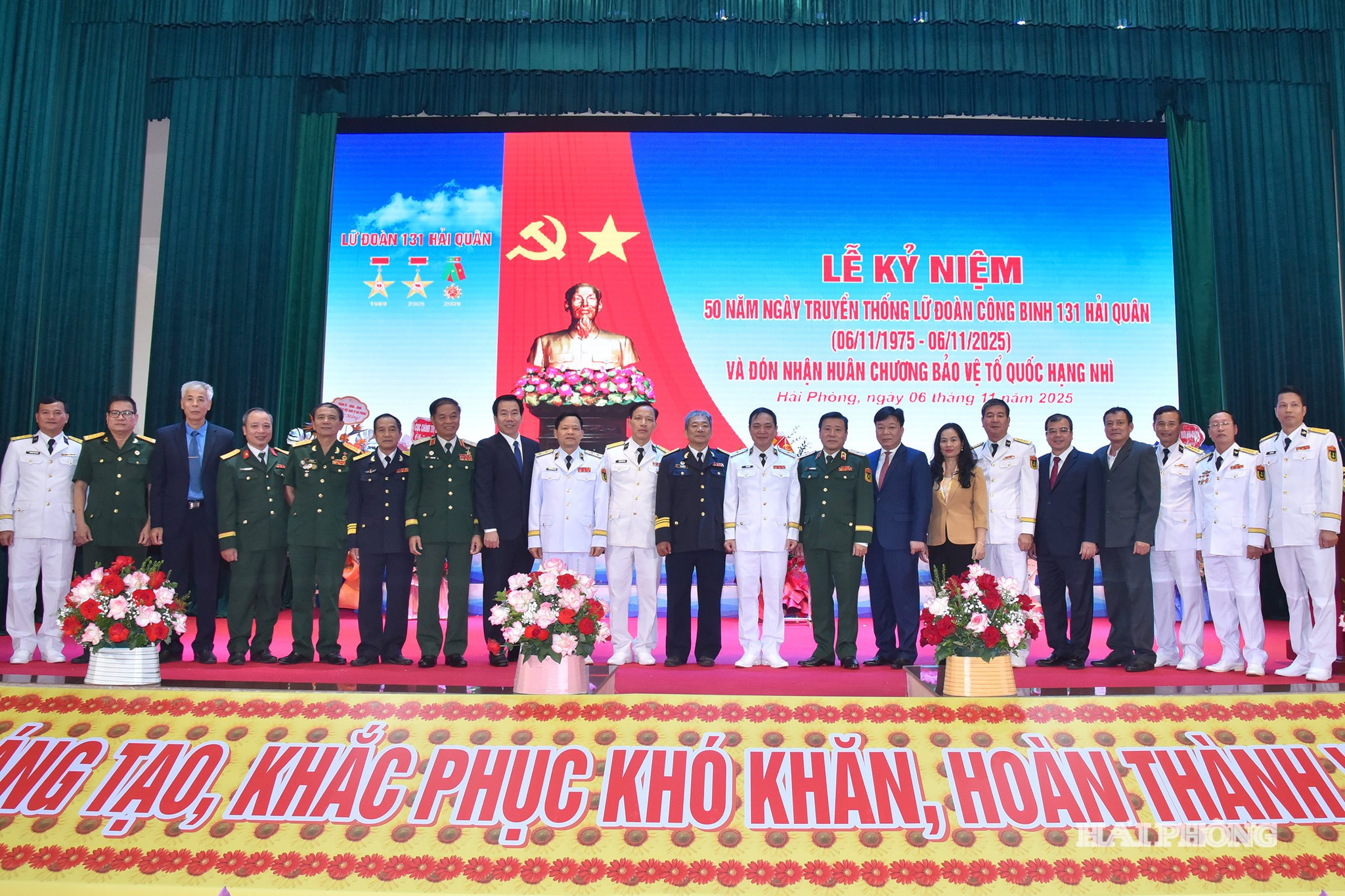 Các đại biểu tại lễ kỷ niệm.