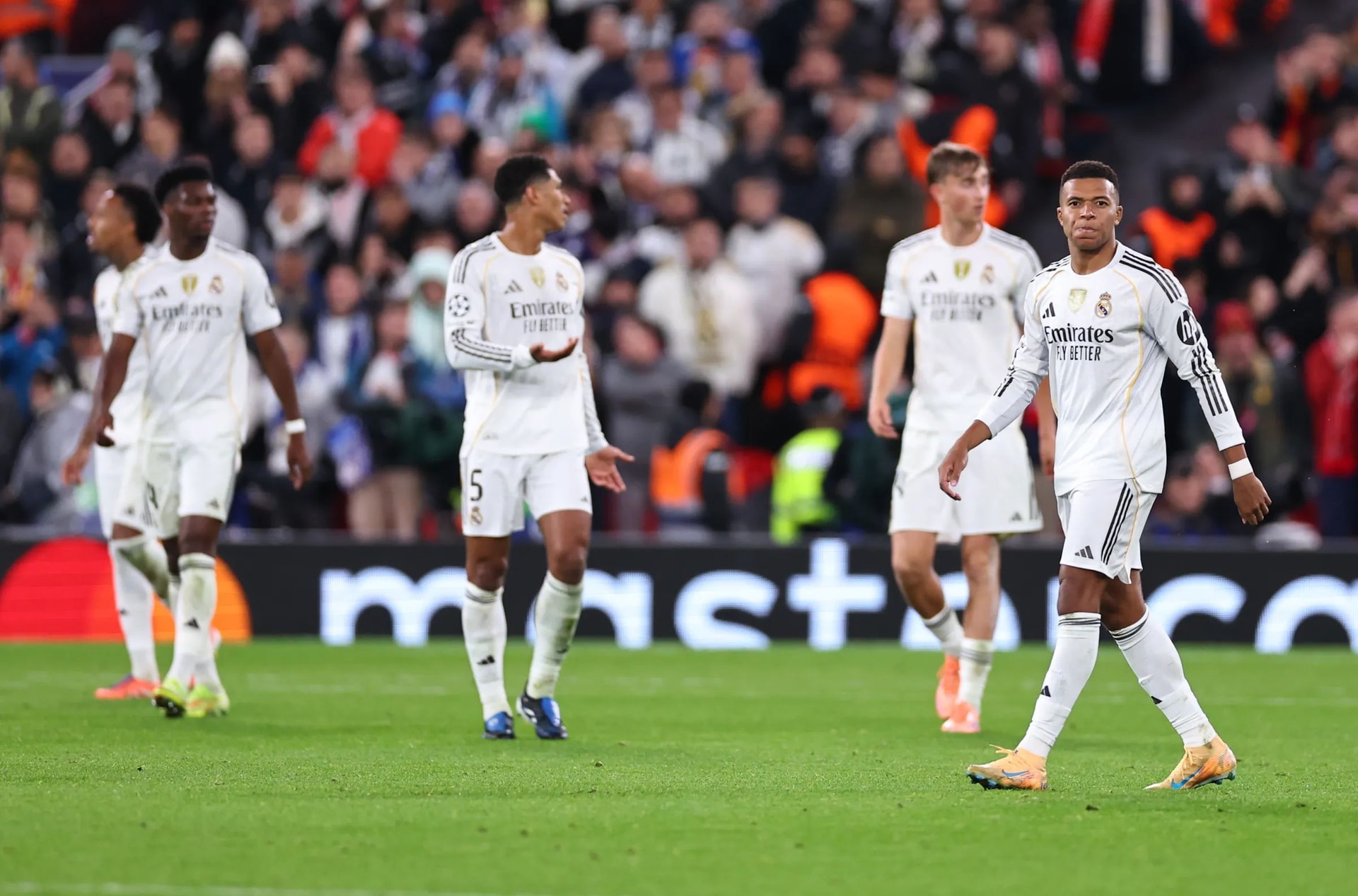 Vấn đề của Real Madrid: Quá yếu đuối trong các trận đấu lớn - Ảnh 1.