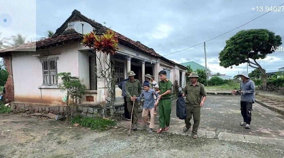 Thủ tướng Chính phủ yêu cầu tập trung triển khai các biện pháp khẩn cấp ứng phó bão số 13 - Ảnh 2.