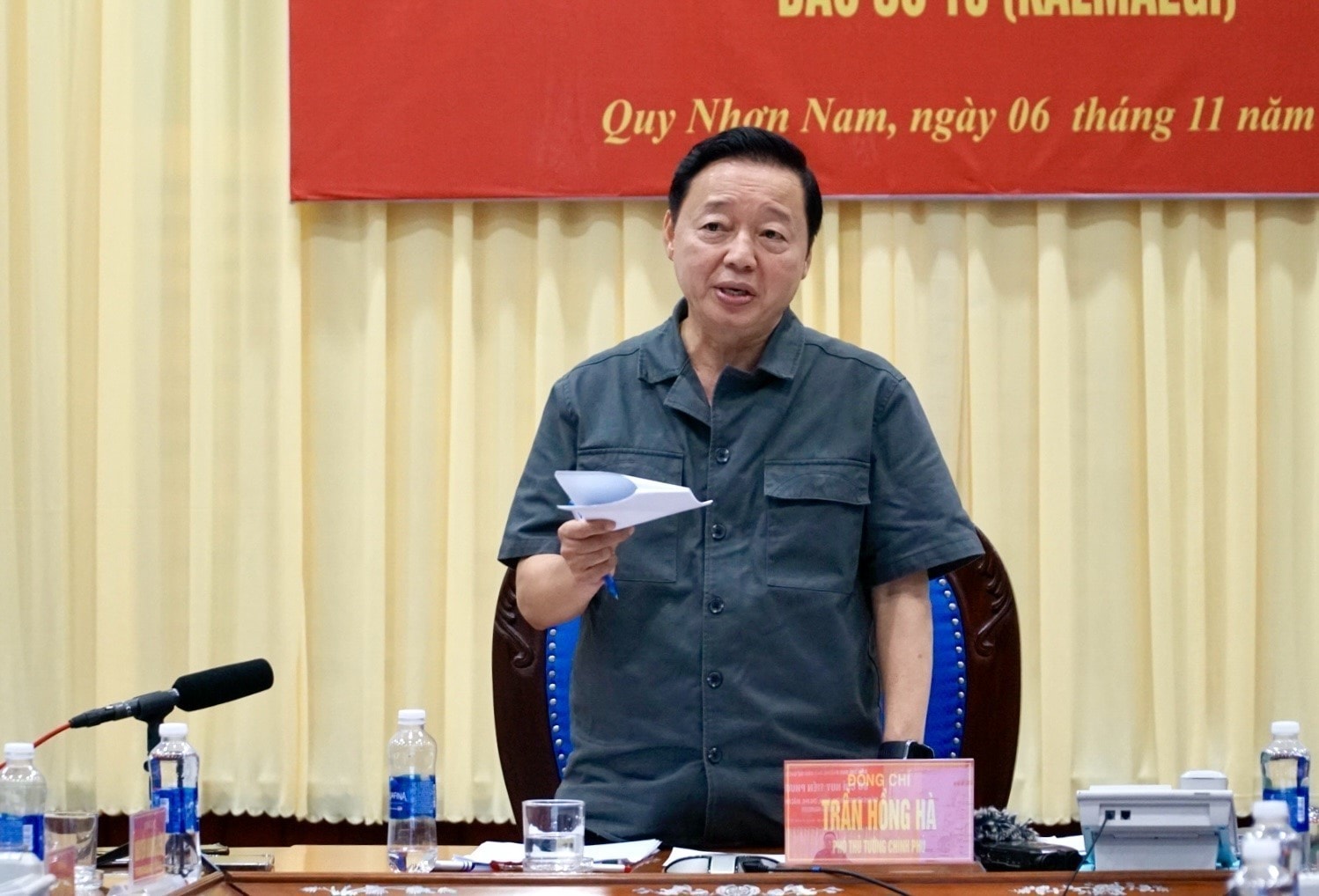 Thủ tướng Chính phủ yêu cầu tập trung triển khai các biện pháp khẩn cấp ứng phó bão số 13 - Ảnh 1.