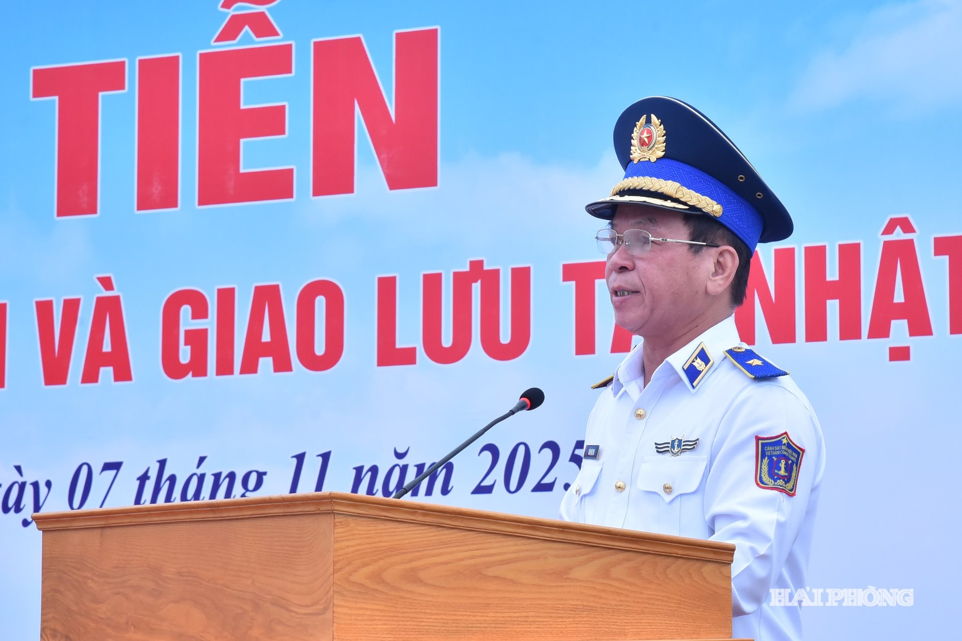 Thiếu tướng Trần Văn Thơ, Tư lệnh Vùng Cảnh sát biển 1 phát biểu giao nhiệm vụ cho đoàn công tác.