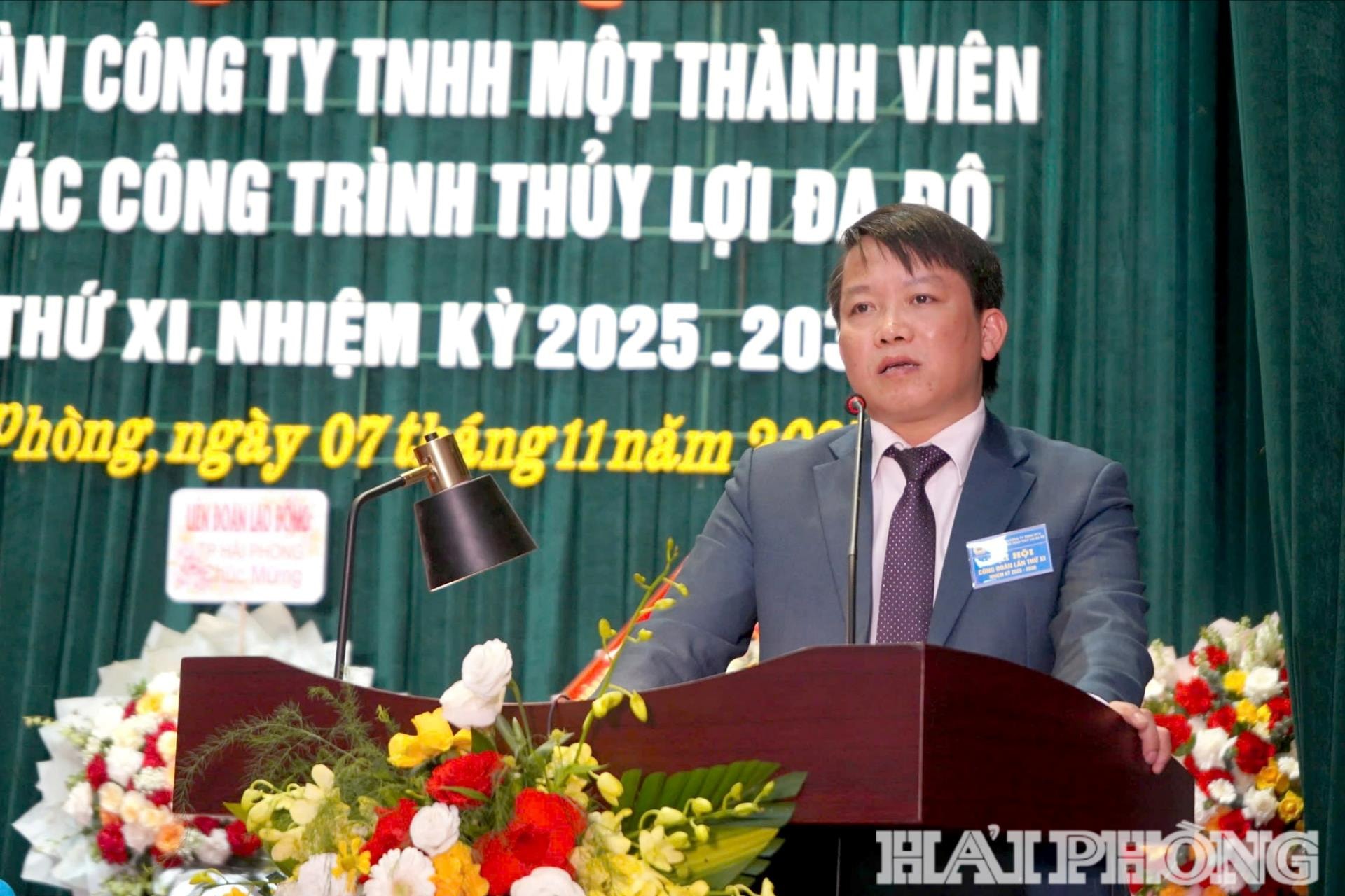 Kamerat Do Van Trai, styreleder i Da Do Irrigation Works Exploitation Company Limited, talte på kongressen.
