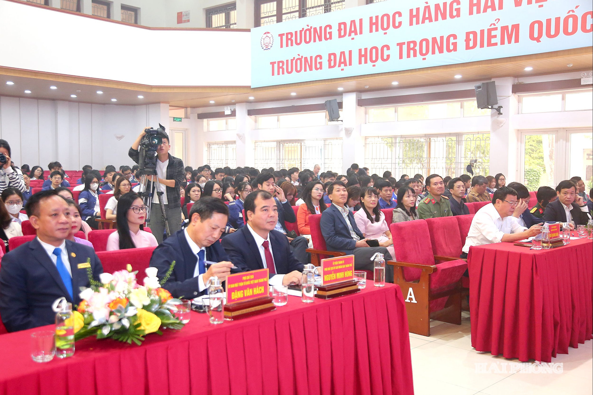Các đại biểu tới dự Lễ tổng kết và trao giải Cuộc thi Tìm hiểu pháp luật trực tuyến năm 2025. Ảnh Đỗ Hiền
