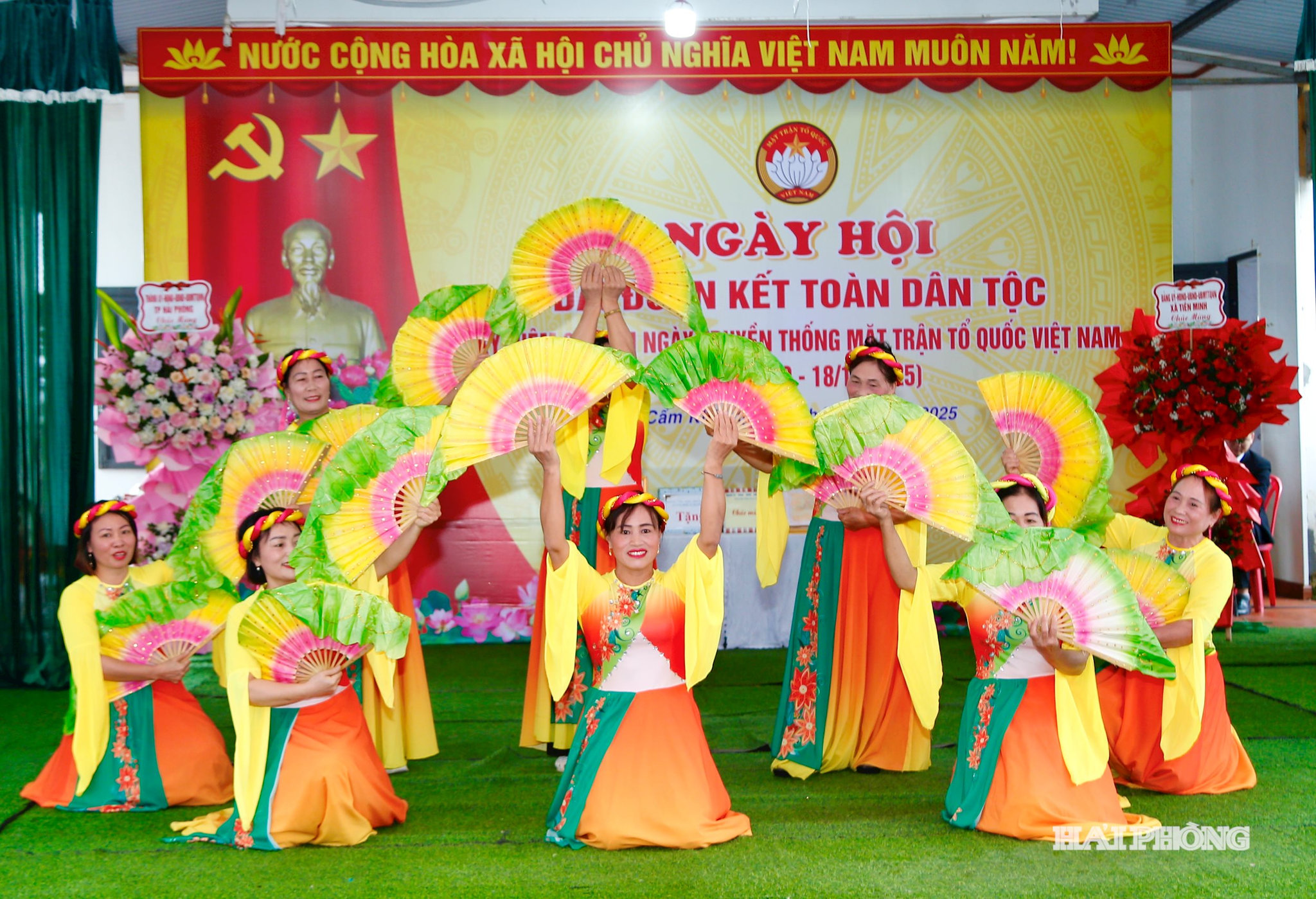 Chương trình văn nghệ chào mừng ngày hội đại đoàn kết toàn dân tộc.