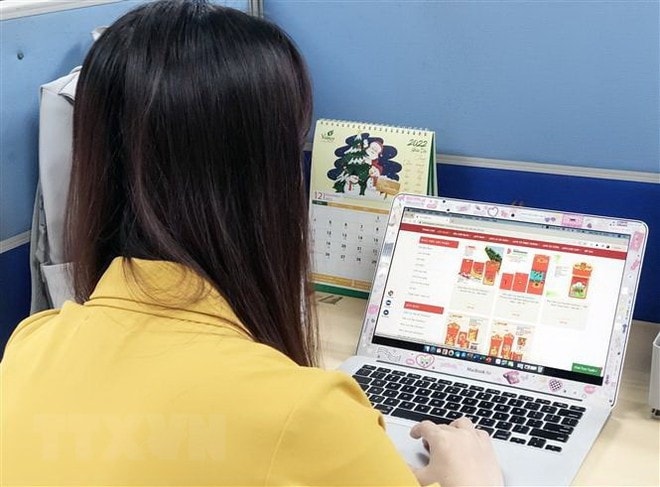Siết chặt kiểm soát hàng giả, hàng nhái trong thương mại điện tử. (Ảnh: Thu Hương/TTXVN)