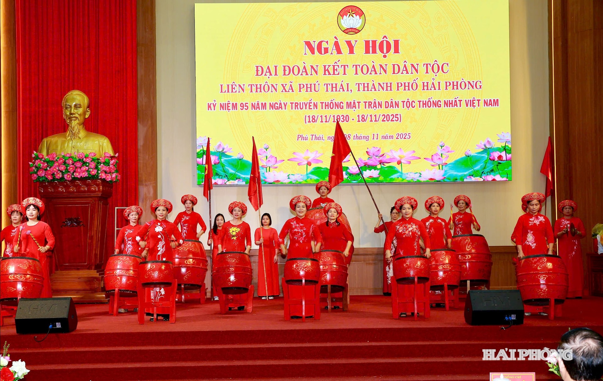 Một tiết mục văn nghệ tại ngày hội.