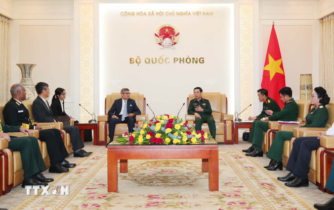 Đại tướng, Bộ trưởng Quốc phòng Phan Văn Giang tiếp Thư ký Quốc phòng Ấn Độ Rajesh Kumar Singh. (Ảnh: Trọng Đức/TTXVN) ttxvn-dai-tuong-bo-truong-quoc-phong-phan-van-giang-tiep-thu-ky-quoc-phong-an-do2.jpg