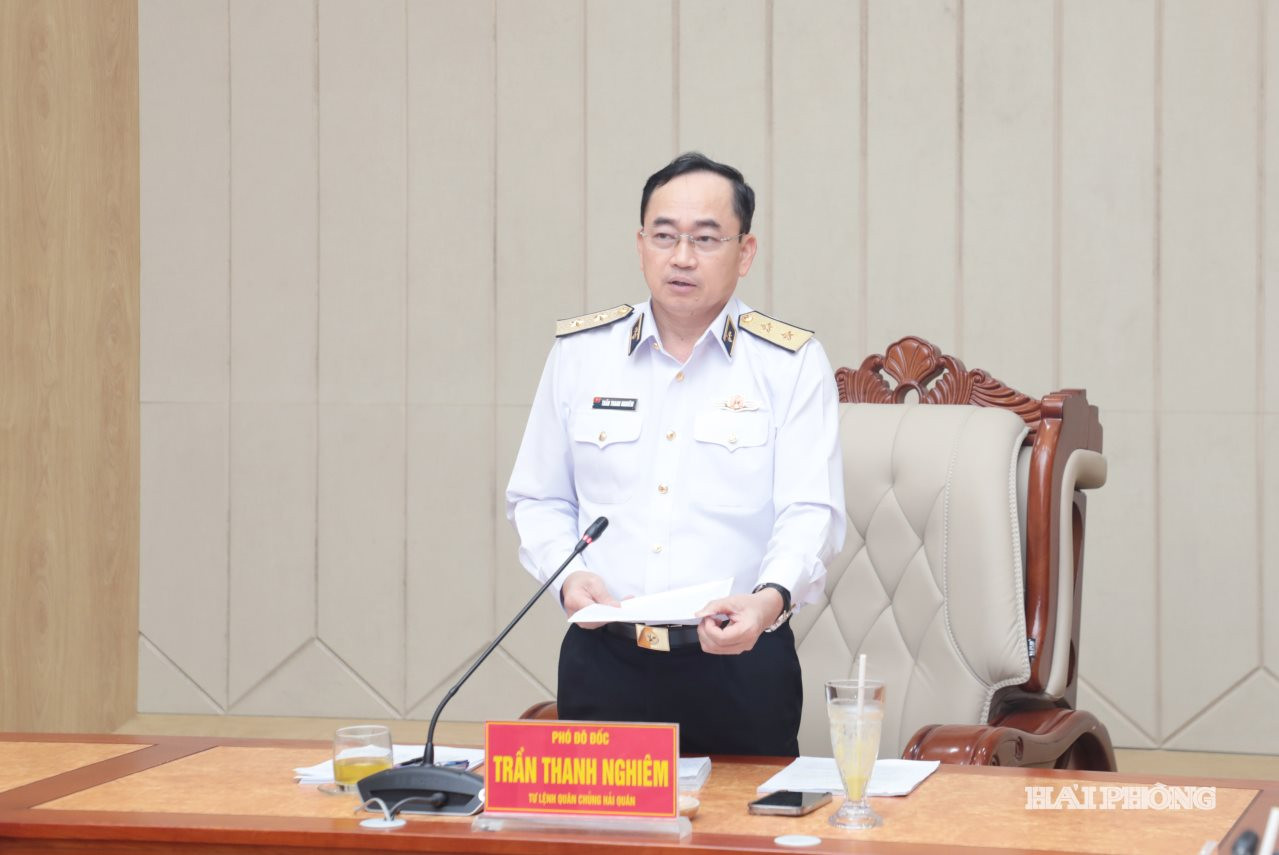 Phó đô đốc Trần Thanh Nghiêm, Tư lệnh Hải quân phát biểu tại hội nghị