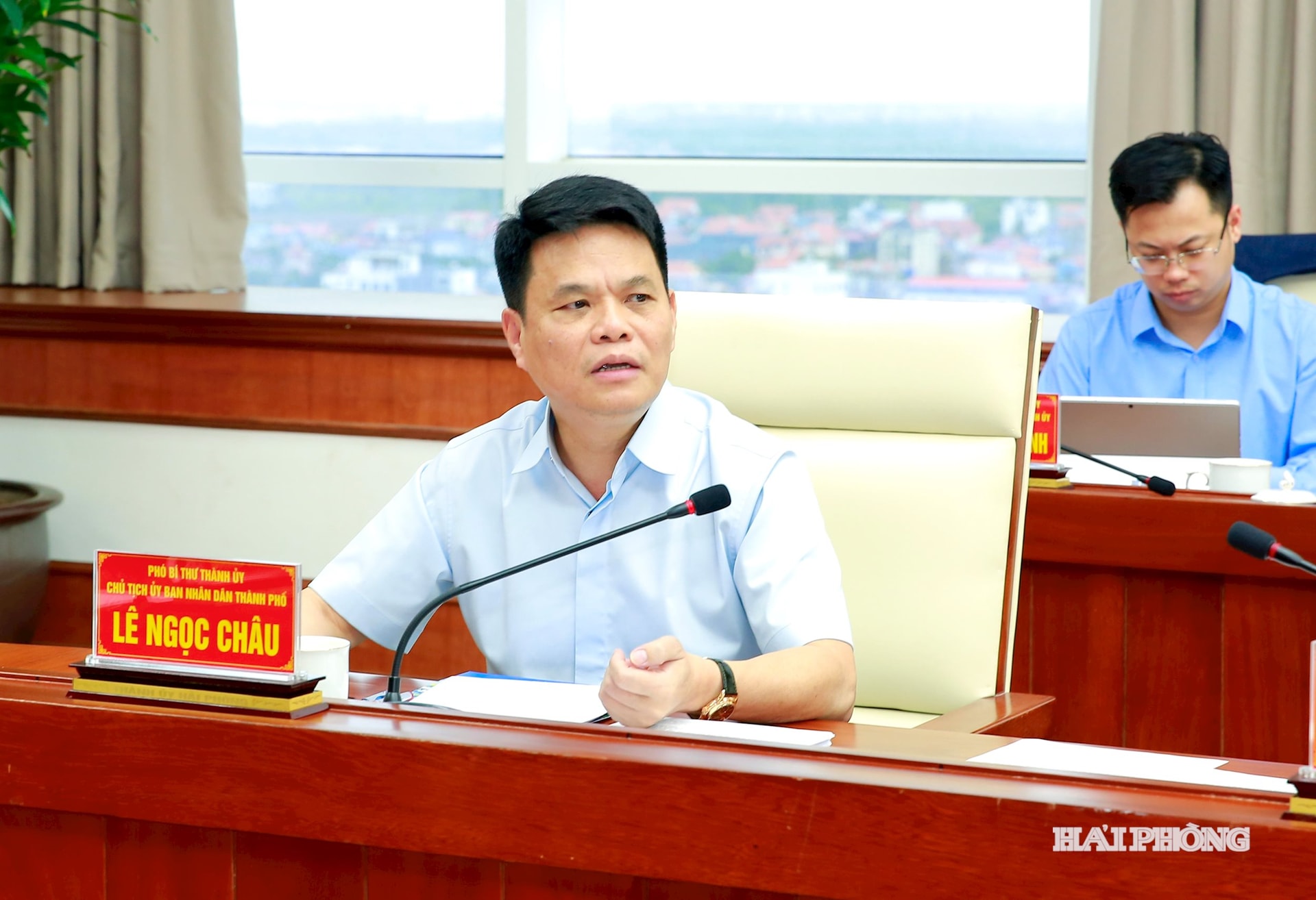 Đồng chí Lê Ngọc Châu, Phó bí thư Thành uỷ, Chủ tịch UBND thành phố phát biểu.