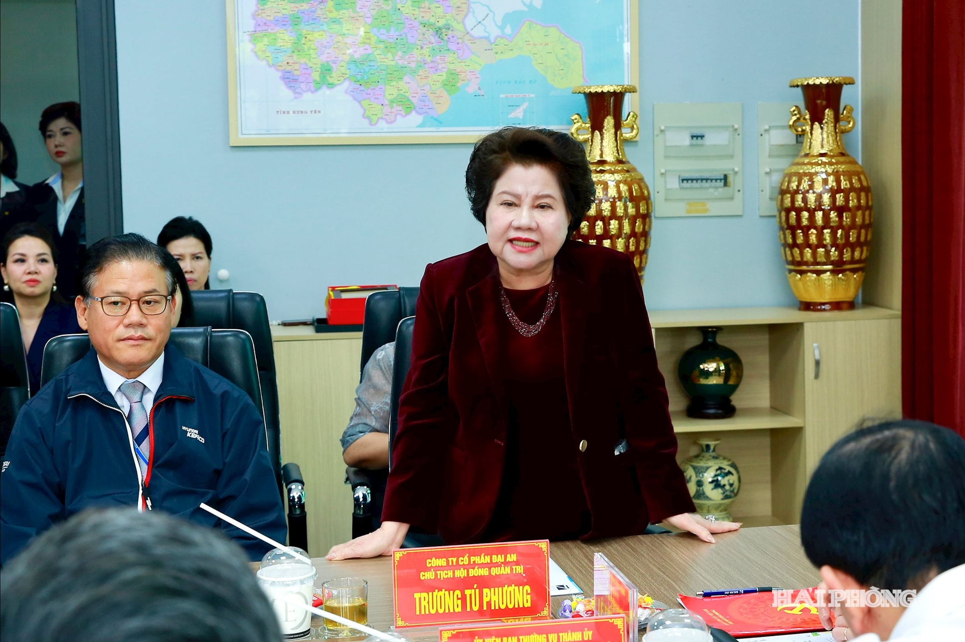 Bà Trương Tú Phương, Chủ tịch HĐQT Công ty Cổ phần Đại An trình bày báo cáo quá trình hoạt động công ty.