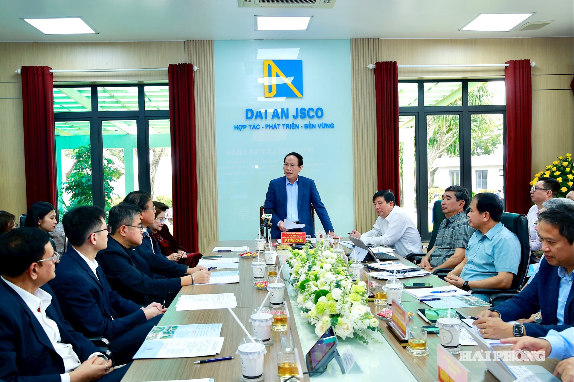 Đồng chí Lê Tiến Châu, Uỷ viên Trung ương Đảng, Bí thư Thành uỷ, Truỏng đoàn đại biểu Quốc hội Hải Phòng phát biểu kết luận cuộc làm việc với Công ty cổ phần Đại An
