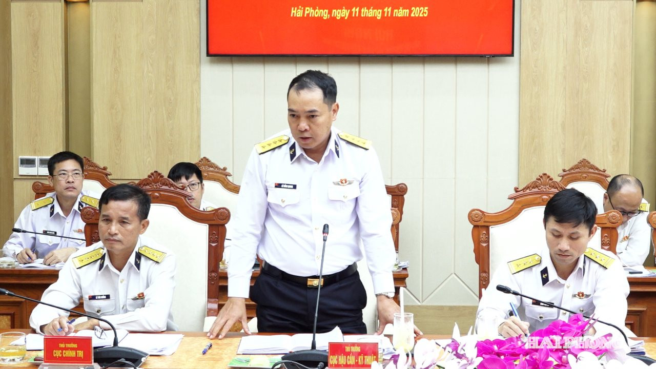 Lãnh đạo Cục Hậu cần - Kỹ thuật Hải quân phát biểu tại hội nghị
