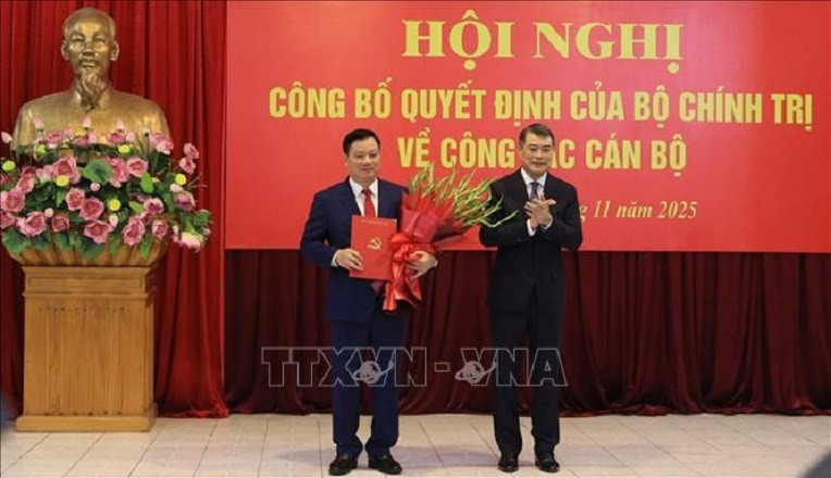 nhan-su.jpg