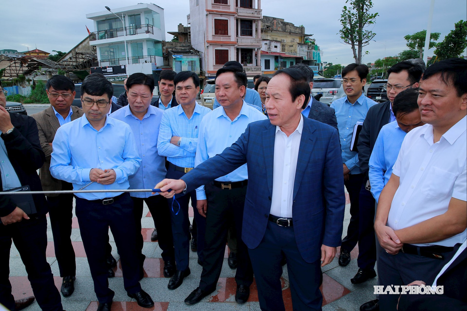 Đồng chí Lê Tiến Châu, Uỷ viên Trung ương Đảng, Bí thư Thành uỷ, Trưởng đoàn đại biểu Quốc hội Hải Phòng cùng lãnh đạo các sở , ngành kiểm tra Dự án Phát triển thành phố Hải Phòng thích ứng với biến đổi khí khậu tại đầu mon Thuỷ Đội