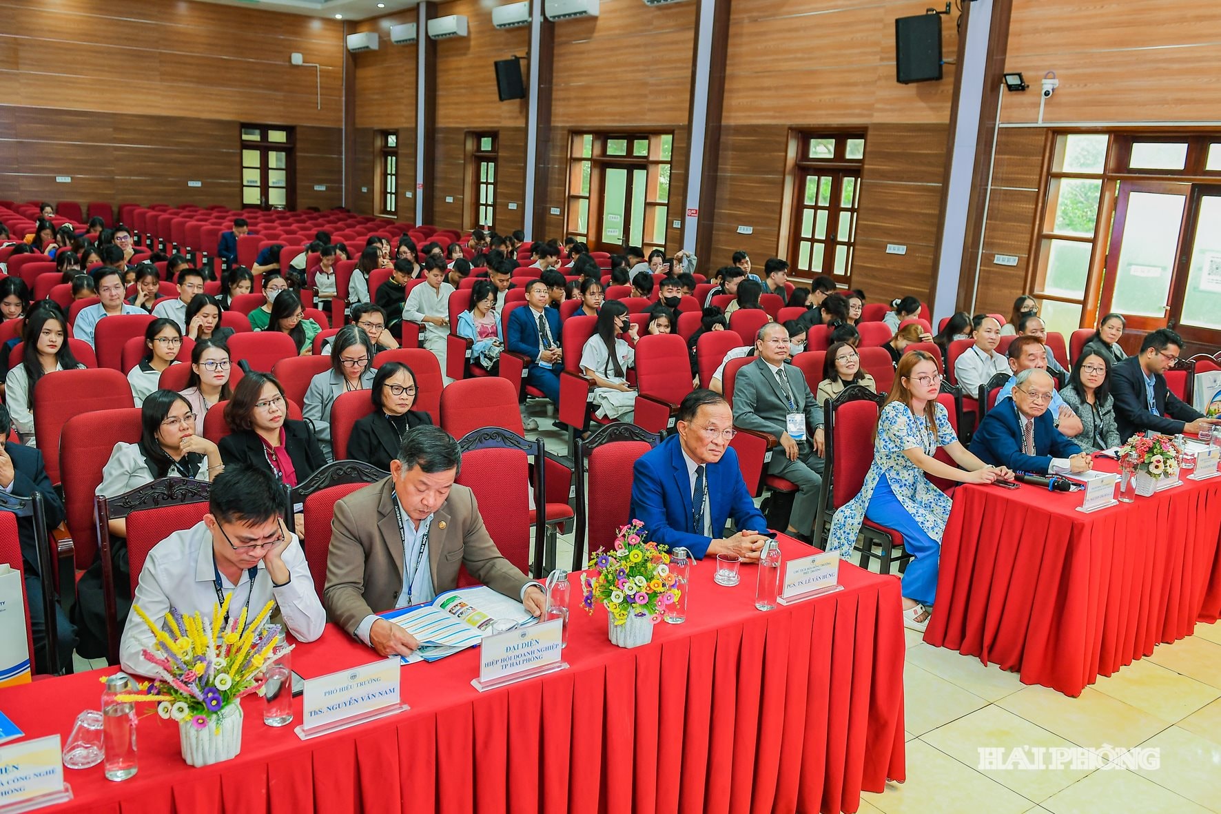 dai-hoc-thanh-dong.jpg