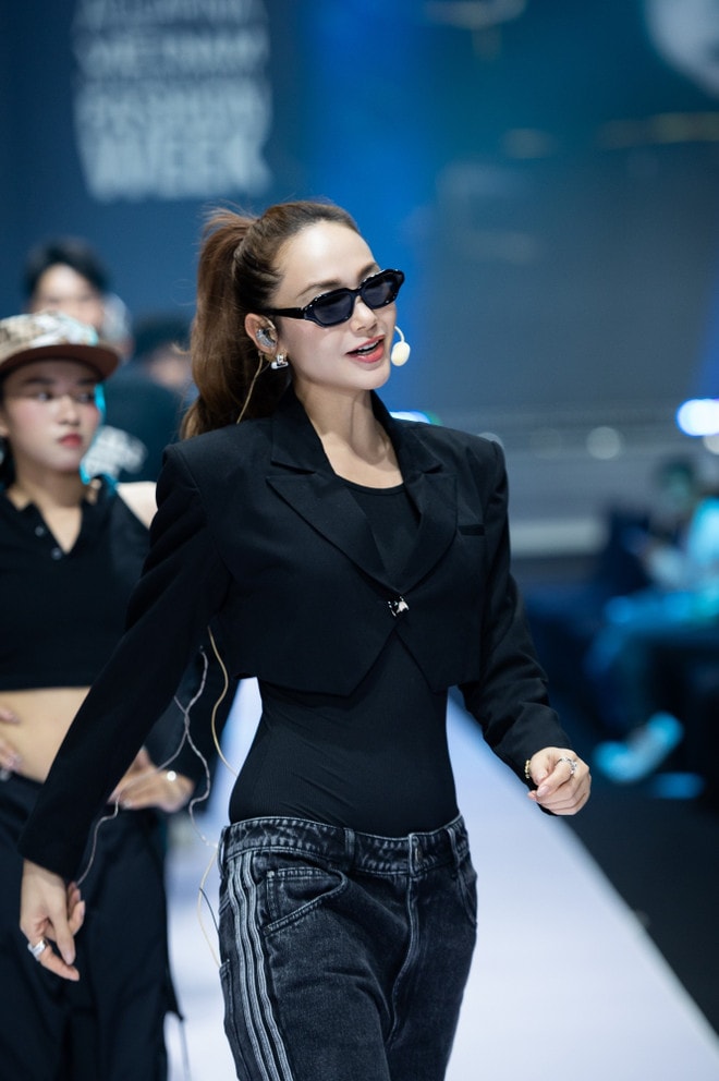 2-ca-si-minh-hang-gay-chu-y-voi-outfit-don-gian-nhung-day-ca-tinh-cung-visual-rang-ro-cuon-hut.jpg