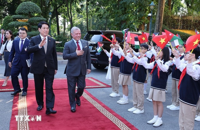 ttxvn-le-don-quoc-vuong-jordan-4.jpg