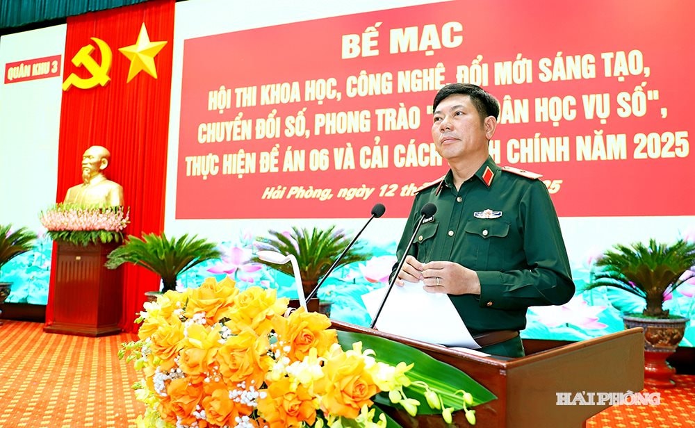 Thiếu tướng Tô Thành Quyết, Phó Tư lệnh Quân khu 3 phát biểu bế mạc hội thi.