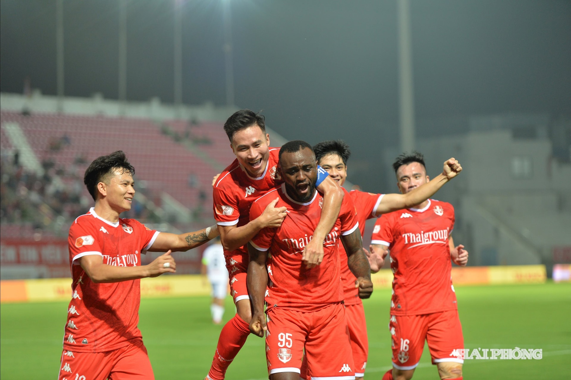 cau-lac-bo-hai-phong1.jpg